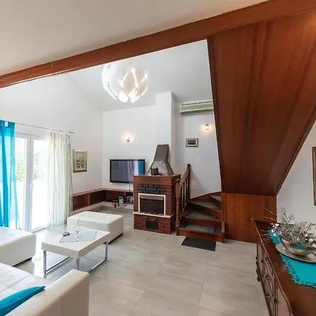 Holiday home Lovely In Okrug Gornji *