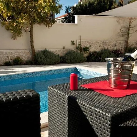 Lovely In Okrug Gornji Holiday home *