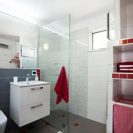 Dom wakacyjny Lovely In Okrug Gornji *