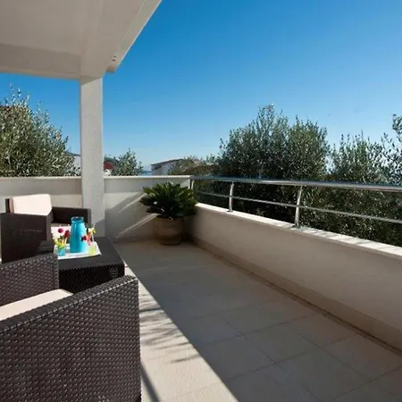 Holiday home Lovely In Okrug Gornji Trogir
