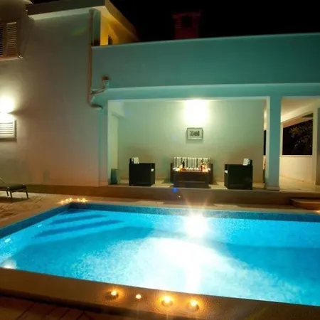 Gorgeous In Okrug Gornji With House Sea View Holiday home *