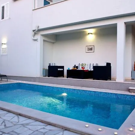Gorgeous In Okrug Gornji With House Sea View Holiday home